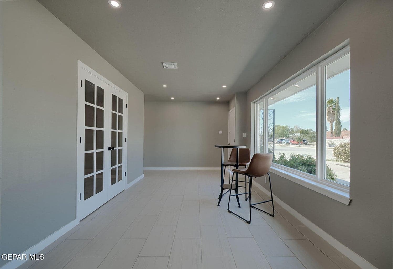 14908-Roslyn-Foyer