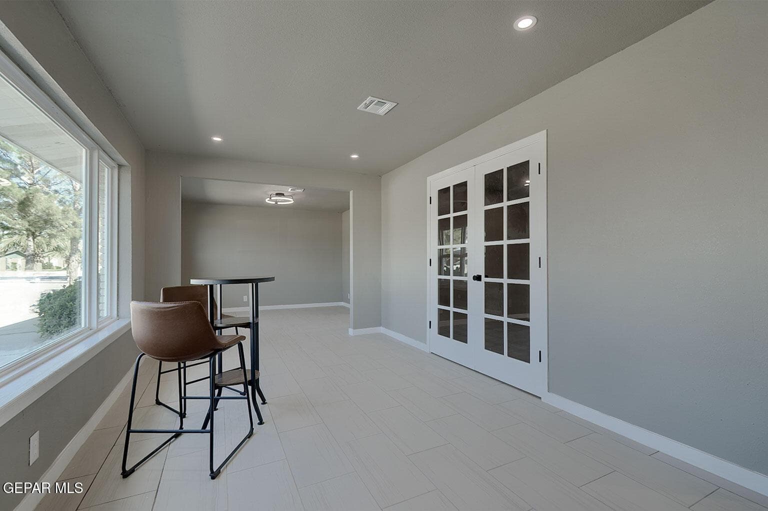 14908-Roslyn-Foyer-2