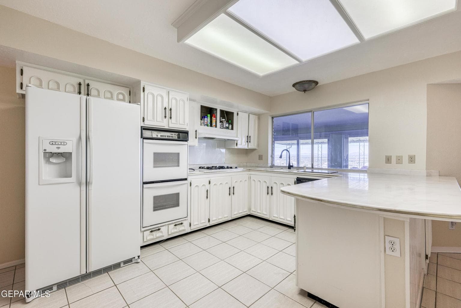 Kitchen, dbl ovens, rangetop