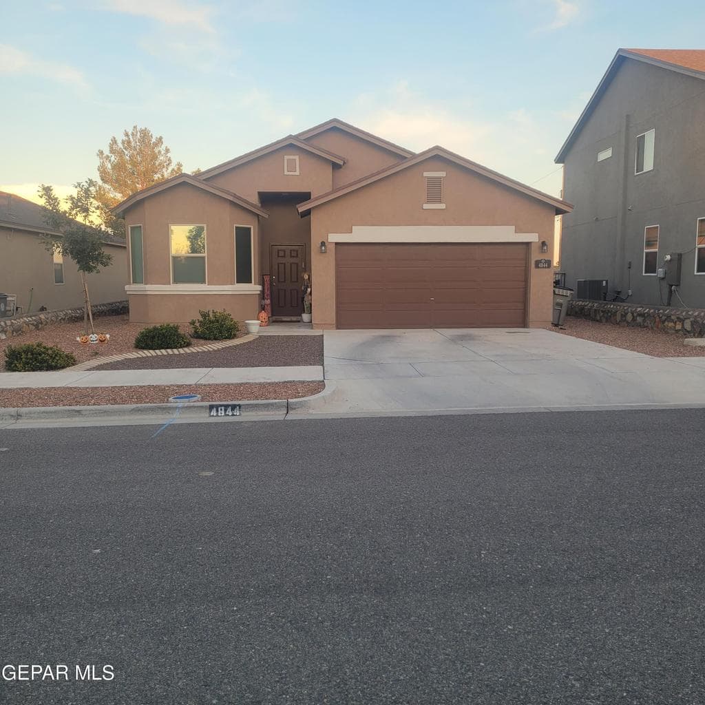 Photo of 4844 MARISABEL AZCARATE Street