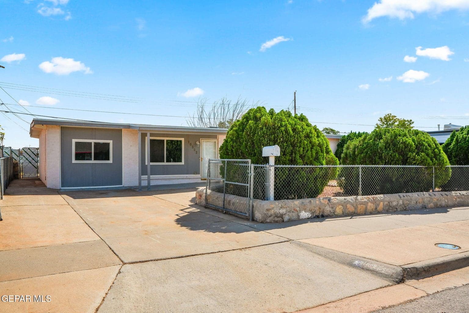 10352 Commodore St-4