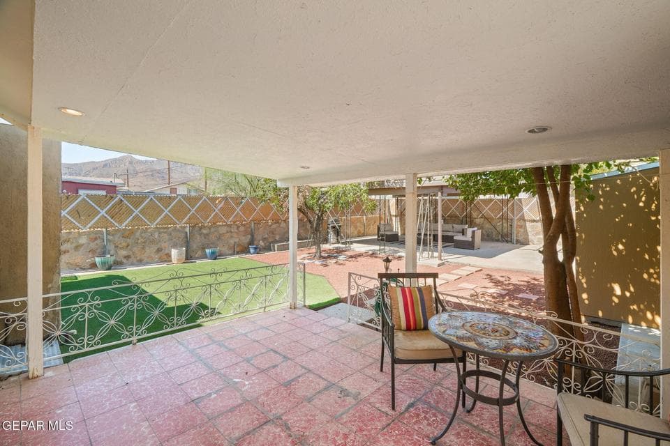 3817 Frankfort Ave-36