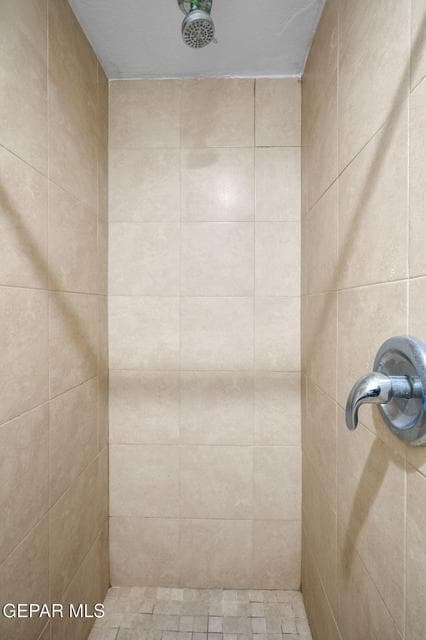 3817 Frankfort Ave-35