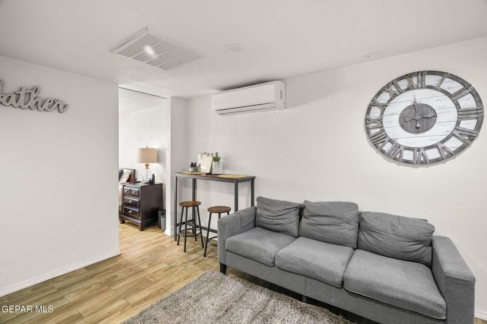 3817 Frankfort Ave-31