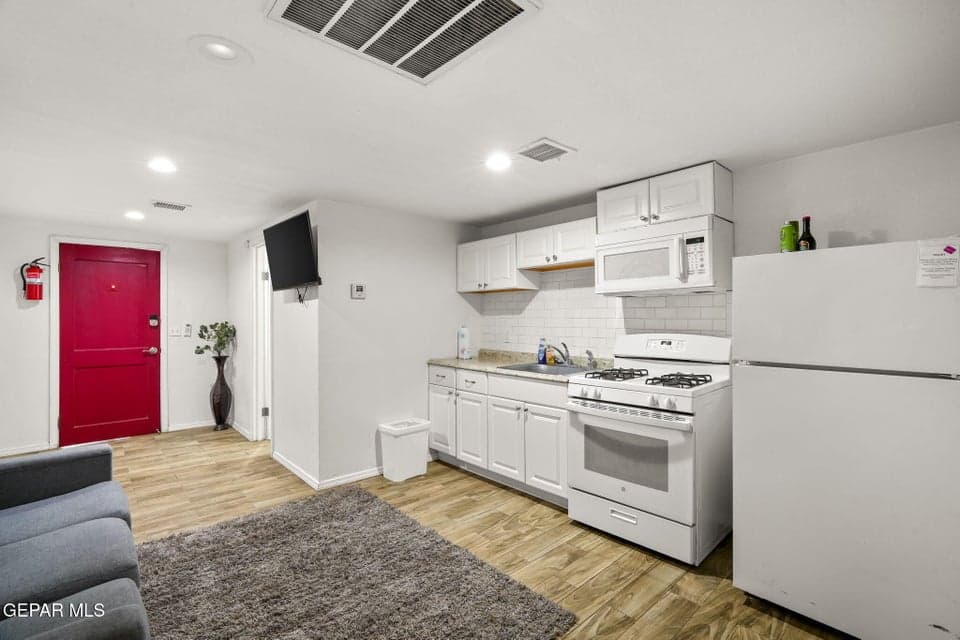 3817 Frankfort Ave-29