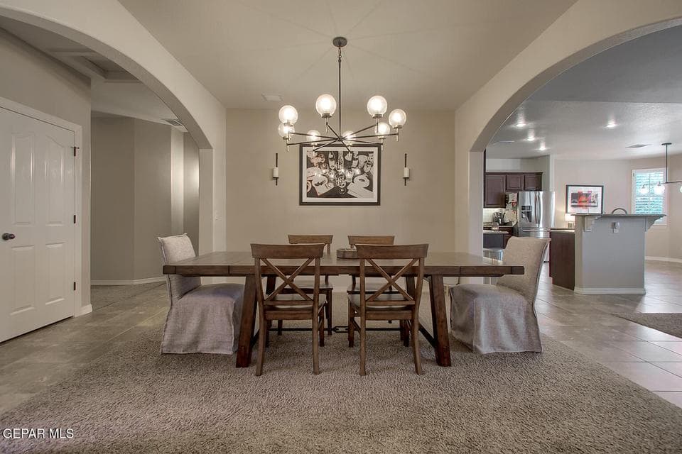 5620-Valley-Maple-Dining