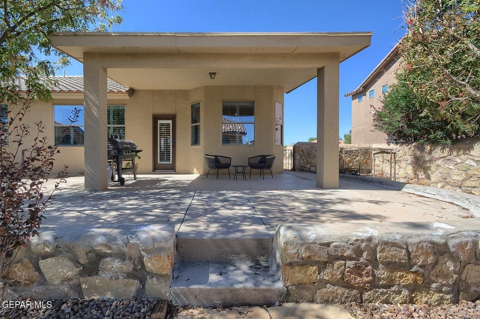 5620-Valley-Maple-Back-Porch