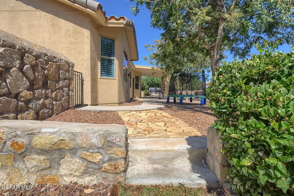 5620-Valley-Maple-Backyard-3