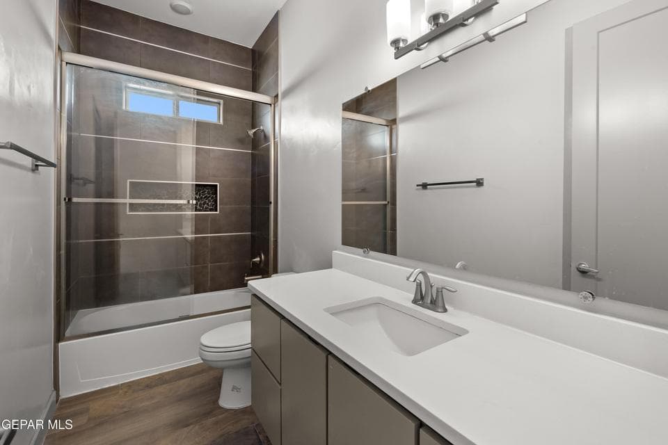 Full Bathroom upstairs