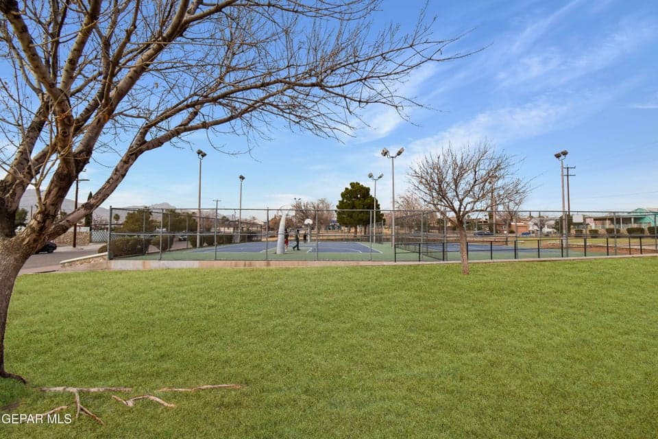 Close to neighborhood park.