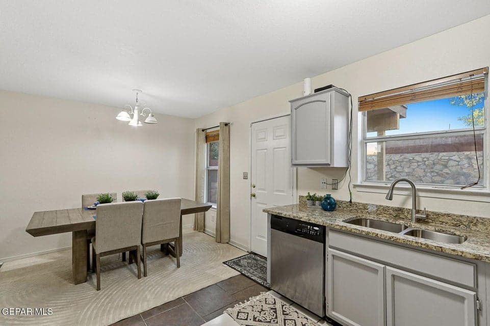 74855f95-1d60-4d3d-9fc1-8df7393c2d5a