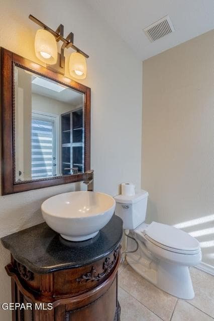 Guest bath for pool access