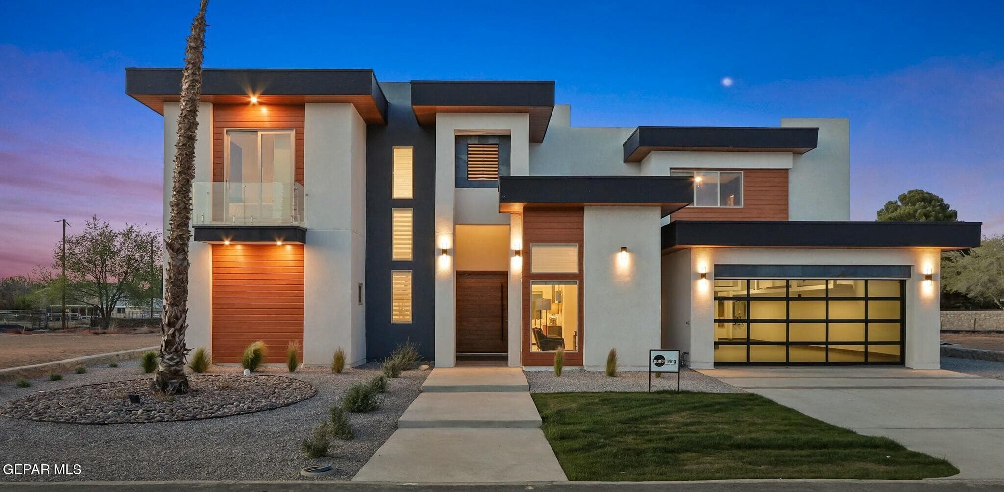 852 West Gate