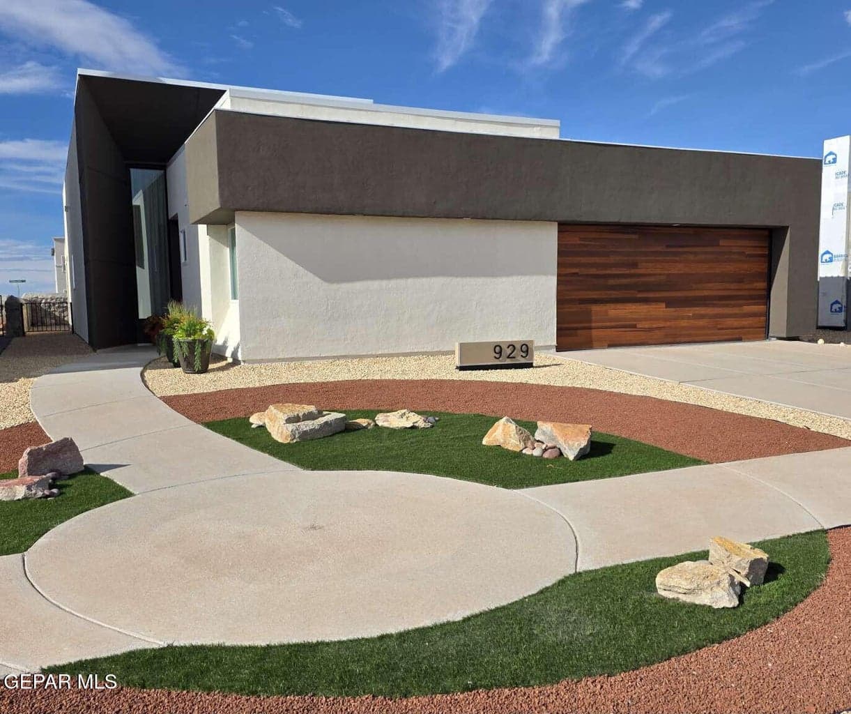929 GULF STREAMS Avenue