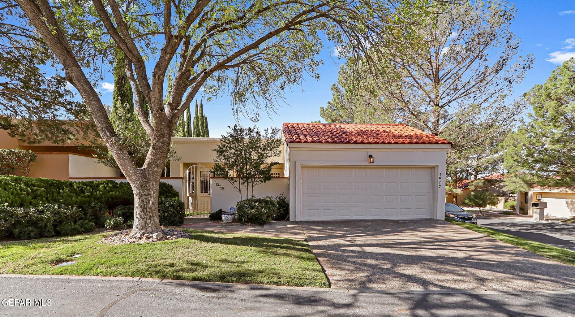 1077 LOS JARDINES Circle