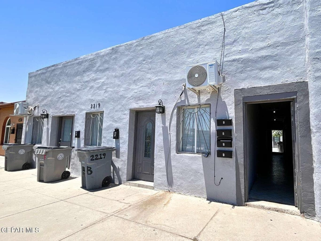 2219 MAGOFFIN Avenue