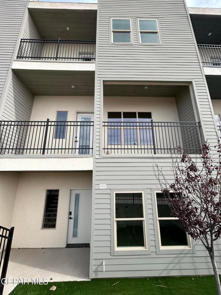 201 DESERT PASS Street 2