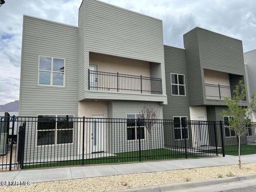 201 DESERT PASS Street 7