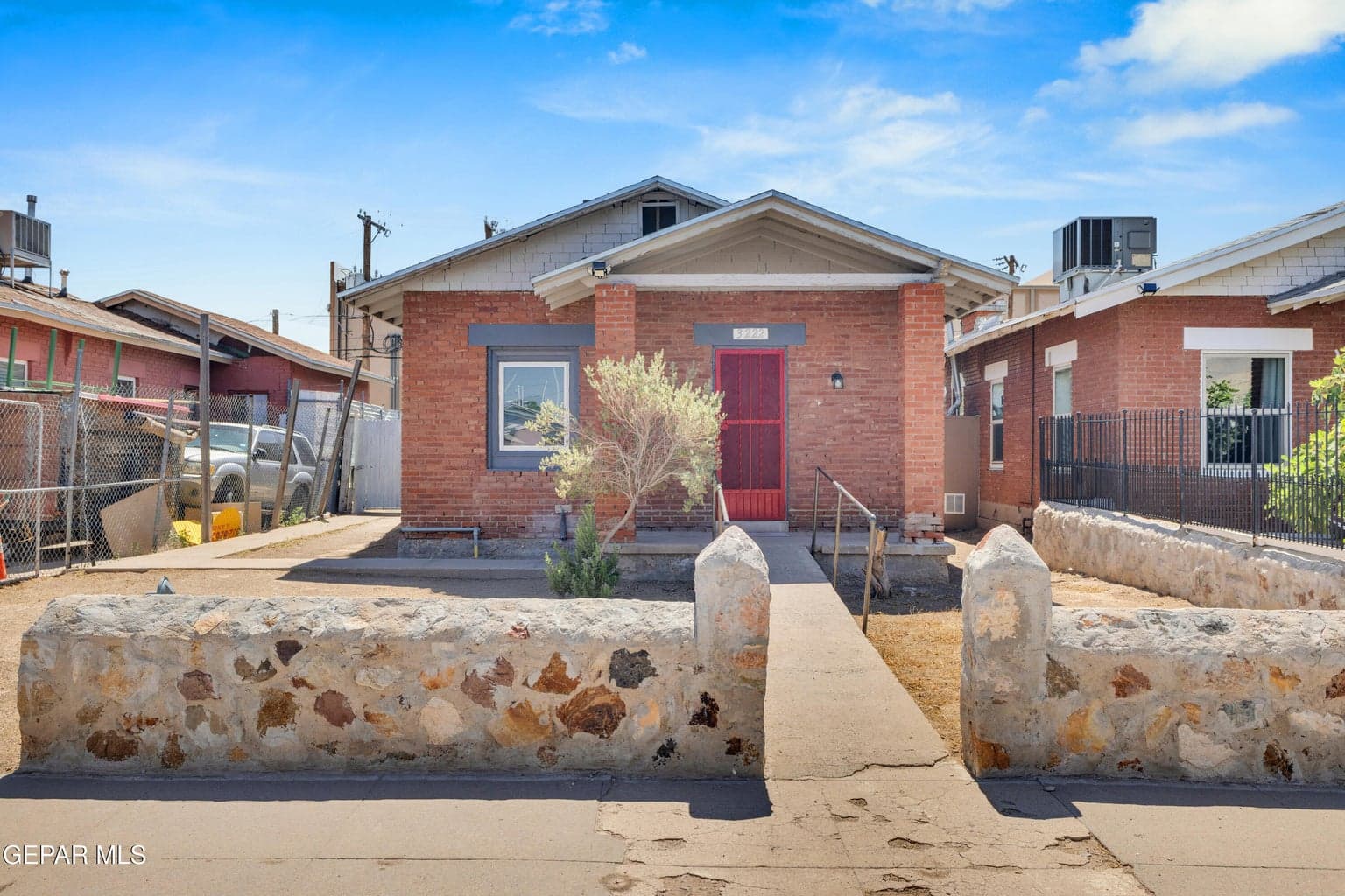 Photo of 3222 E MISSOURI Avenue