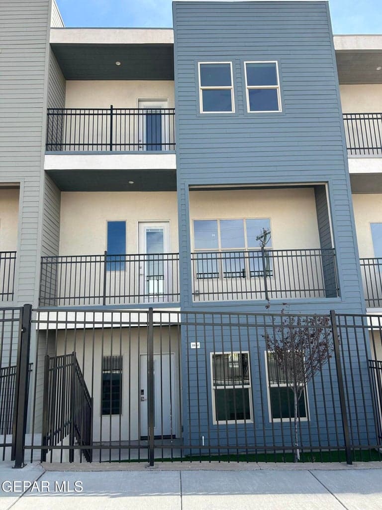 201 DESERT PASS Street 4