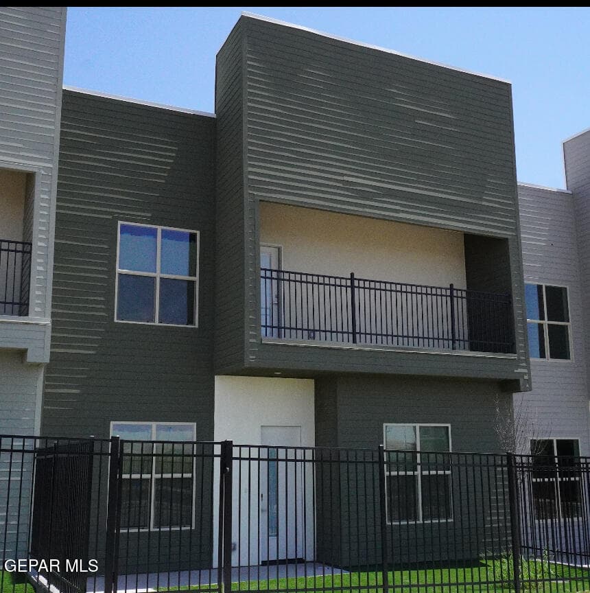 201 DESERT PASS Street 9