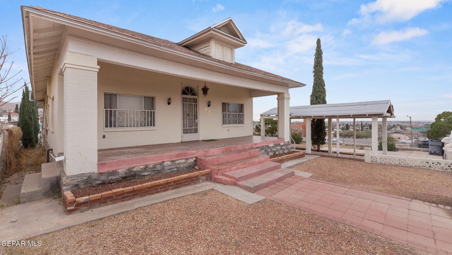 2427 GOLD Avenue