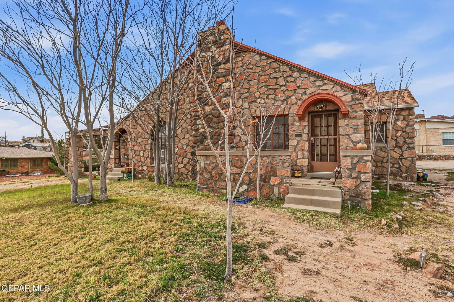 4333 Pershing Drive