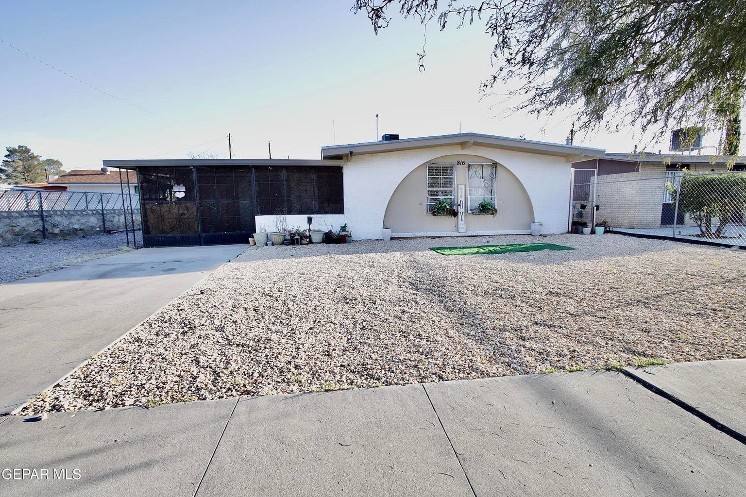 816 MONCLOVA Lane