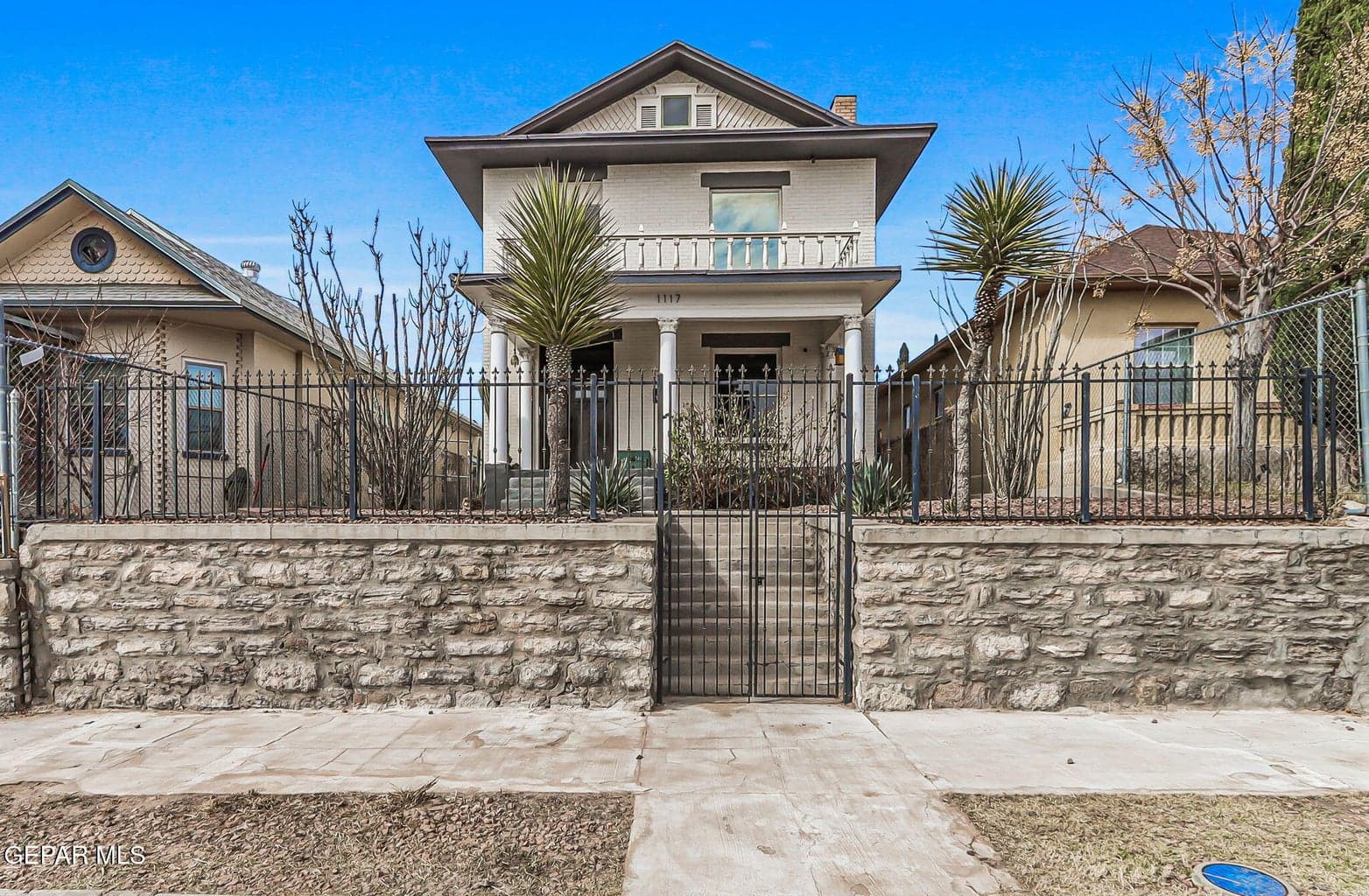 1117 ARIZONA Avenue