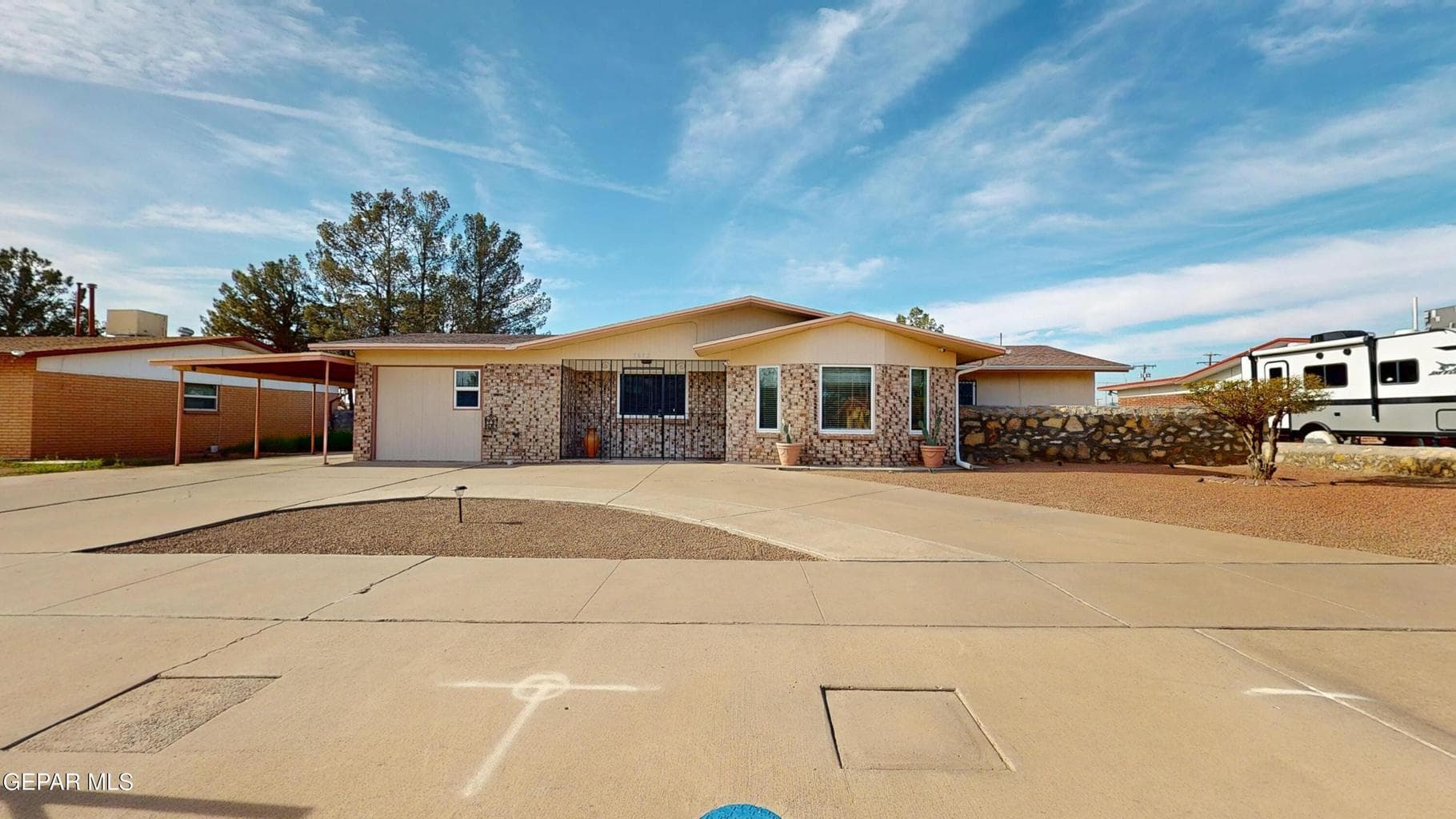 8612 ARBOLEDA Drive