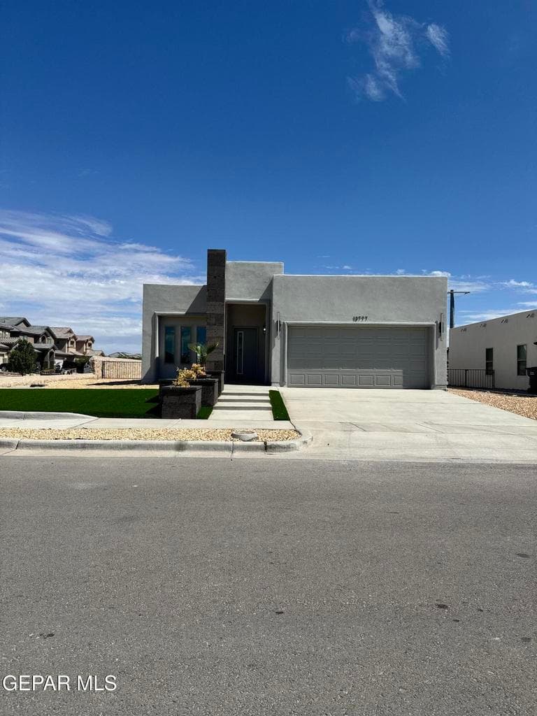 13769 Loreina Luz Avenue