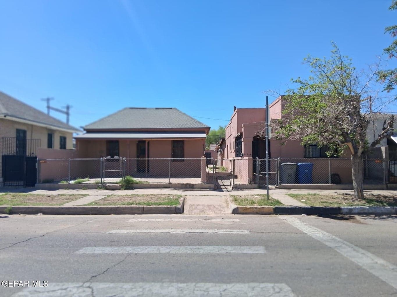 615, 617 S VIRGINIA Street
