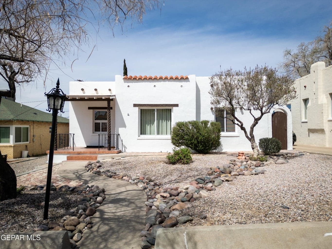 1211 MESITA Drive