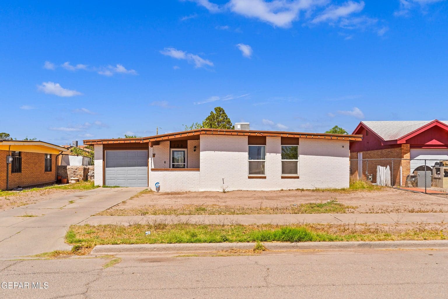 729 FALL RIVER Road