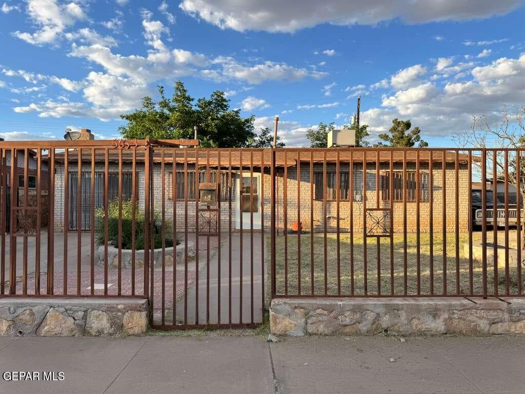 5653 WALDORF Drive