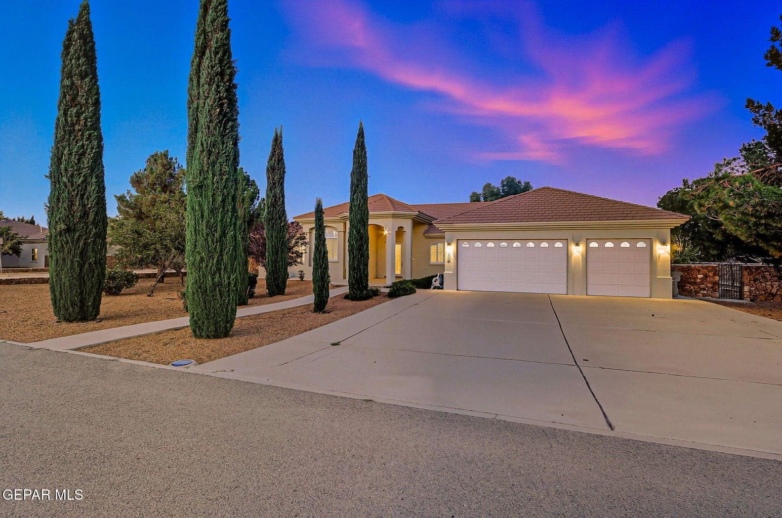 5512 WOODFIELD Drive