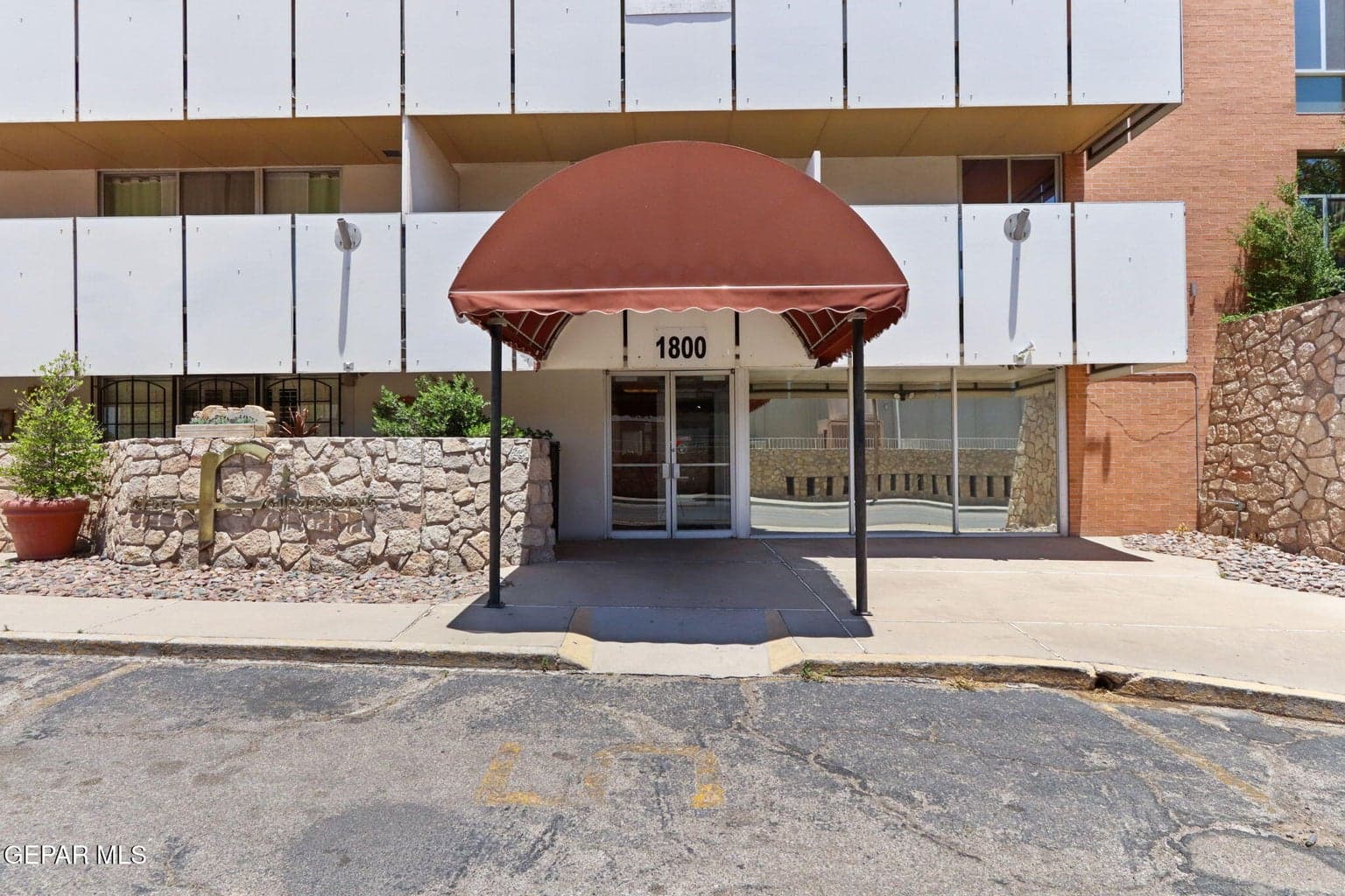 1800 N STANTON Street 403