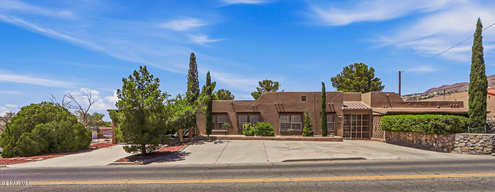 1007 KERBEY Avenue