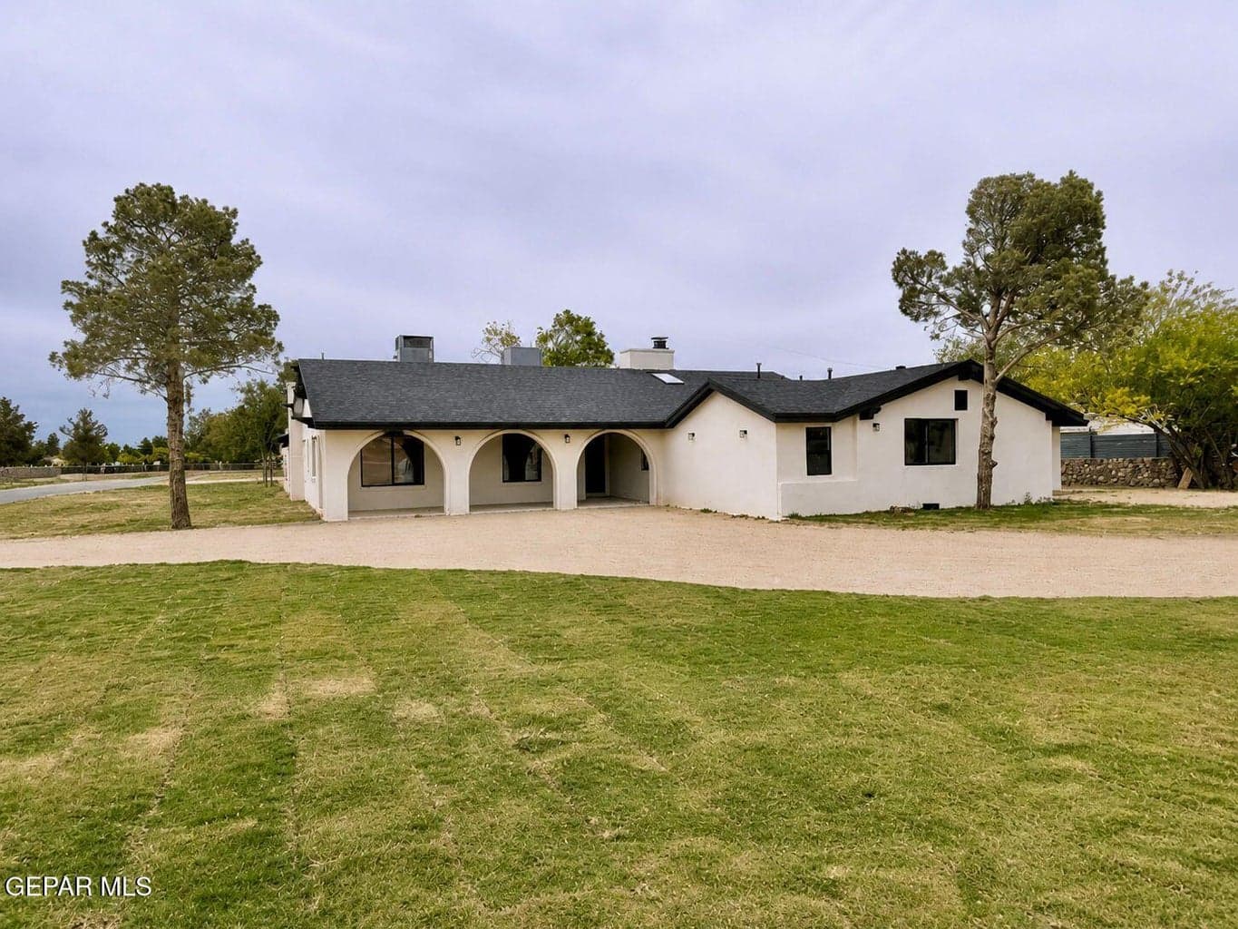 775 W BORDERLAND Road