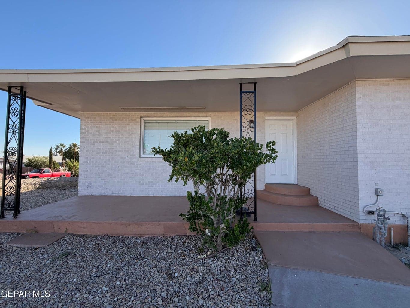 2401 HAWLEY Circle