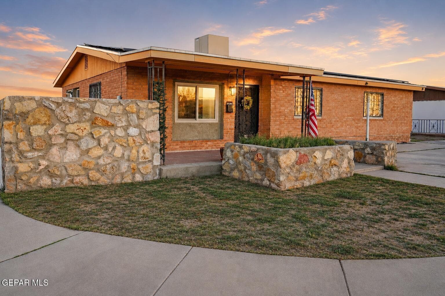 964 Lomita Drive