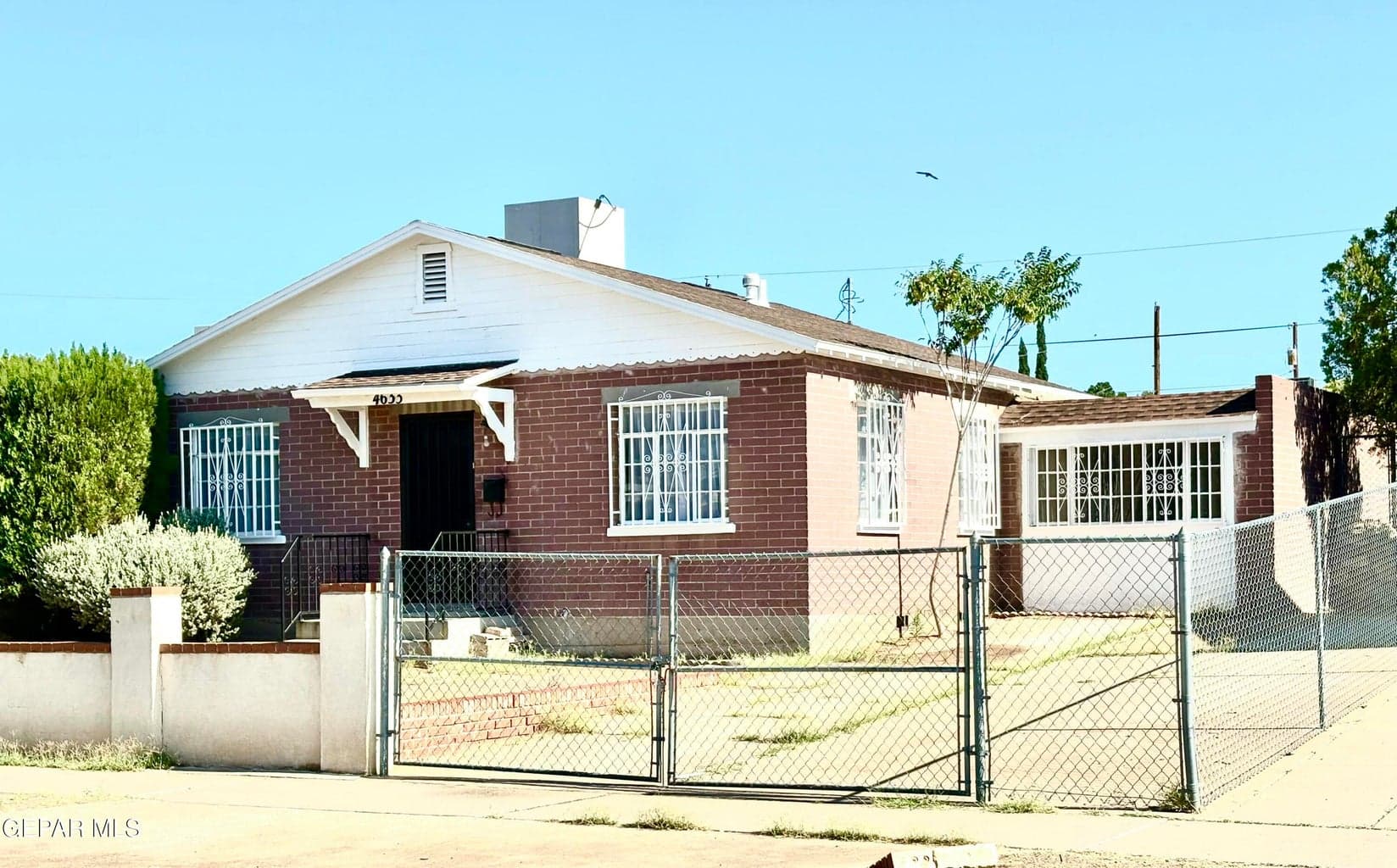 4633 LA LUZ Avenue