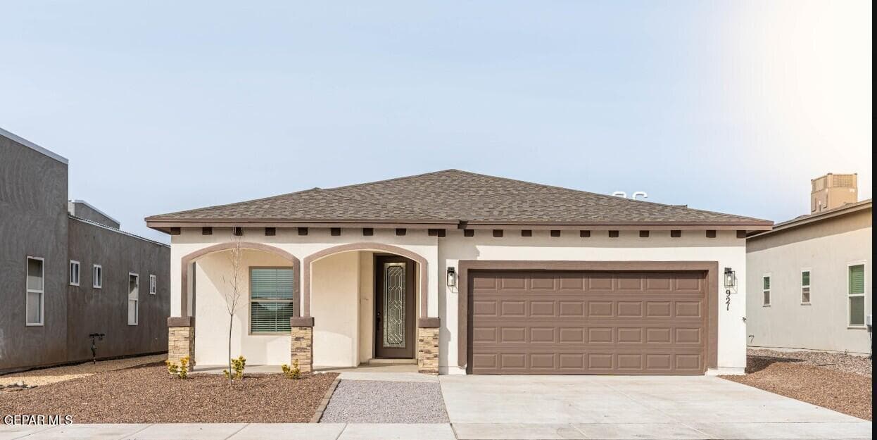 921 GULF STREAMS Avenue