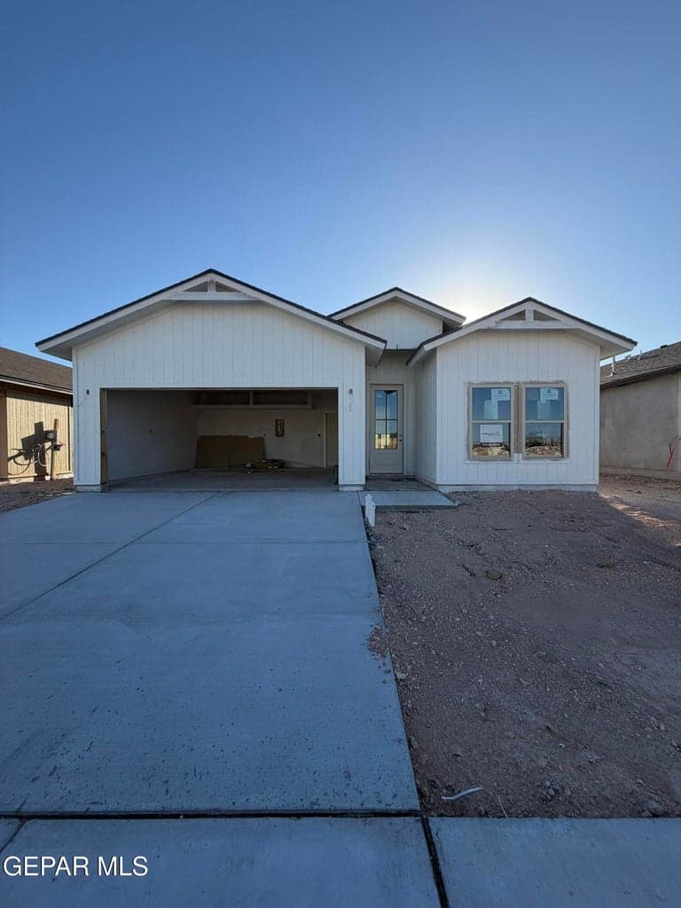 3885 PERSPECTIVE Street