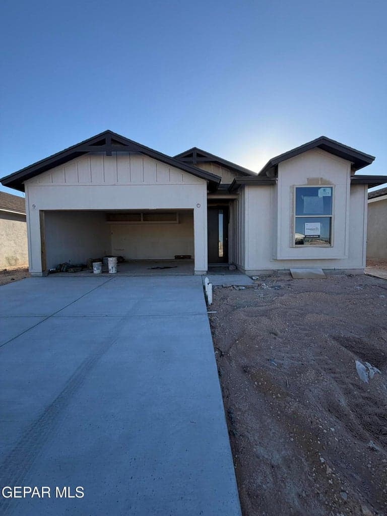 3889 PERSPECTIVE Street