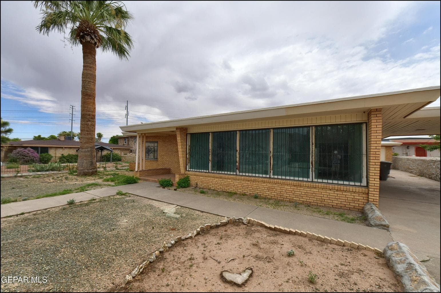 2420 HAWLEY Circle
