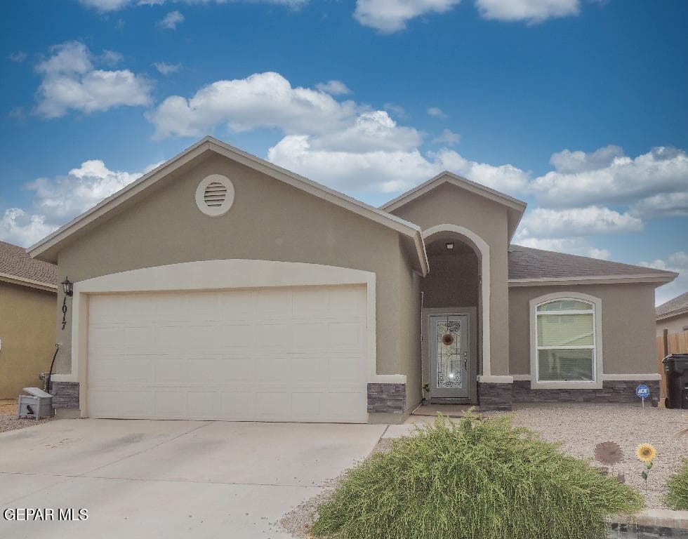 Photo of 1017 Summer Lake Street