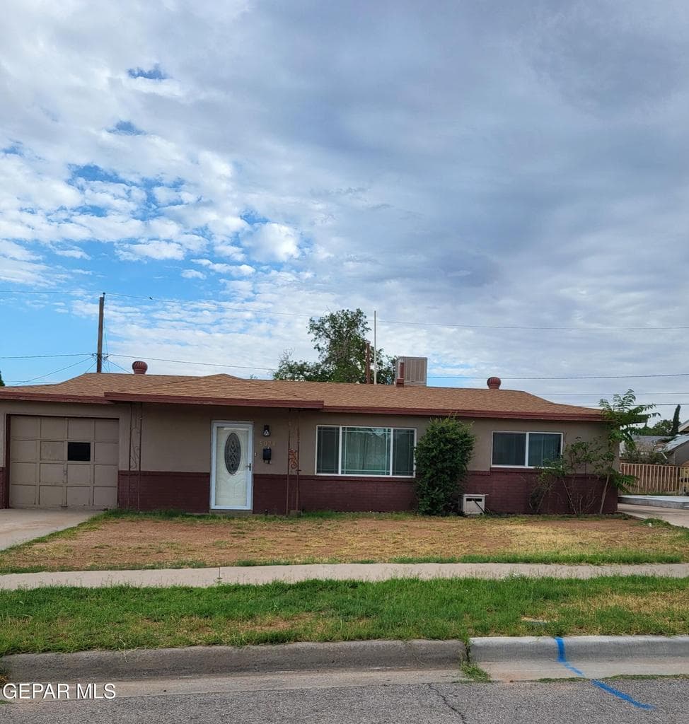 Photo of 5028 ROYAL Drive
