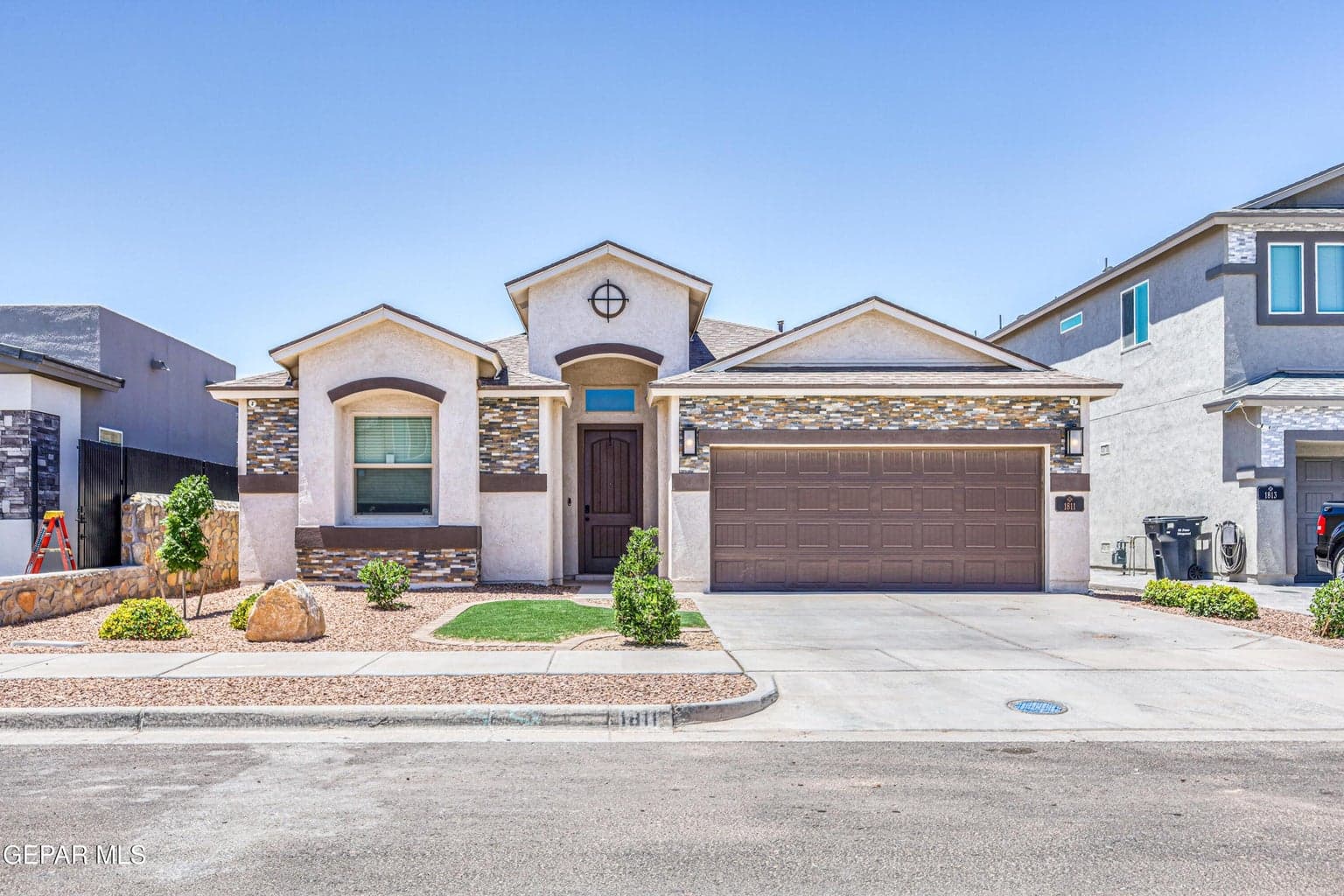1811 RITZY LOU Place