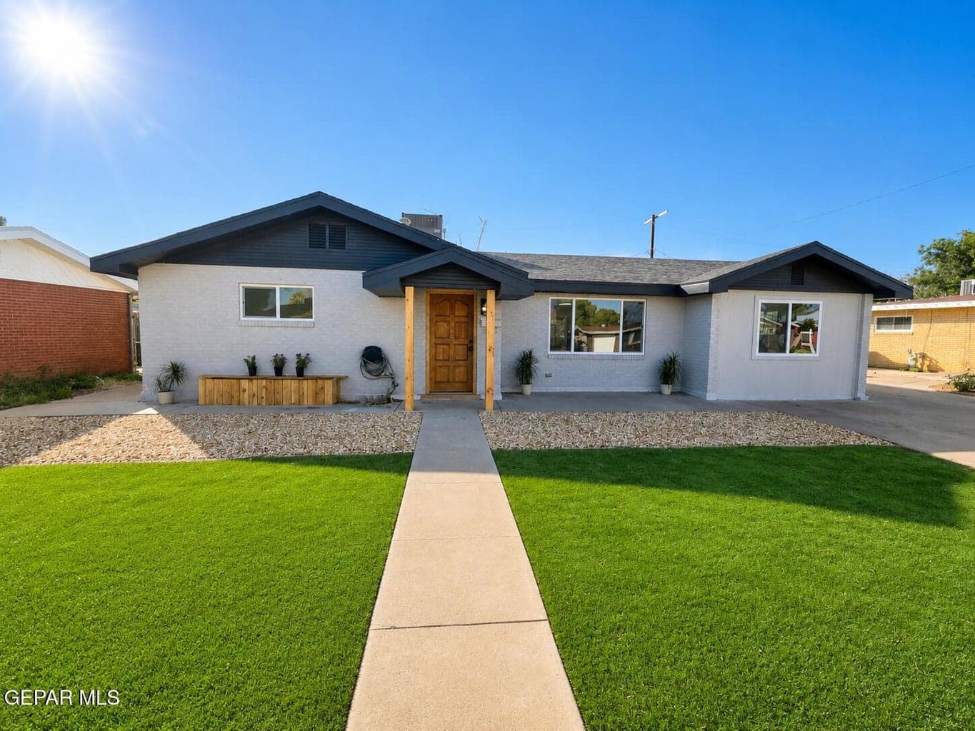 Photo of 1221 MEADOWVIEW Drive